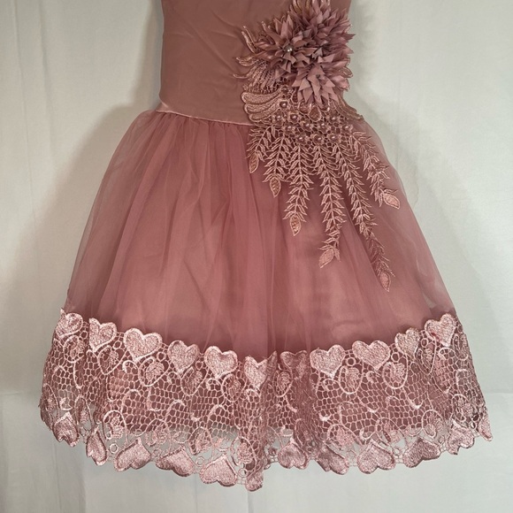 Elegant Pink Kids Dress with Floral Design - Picture 4 of 10